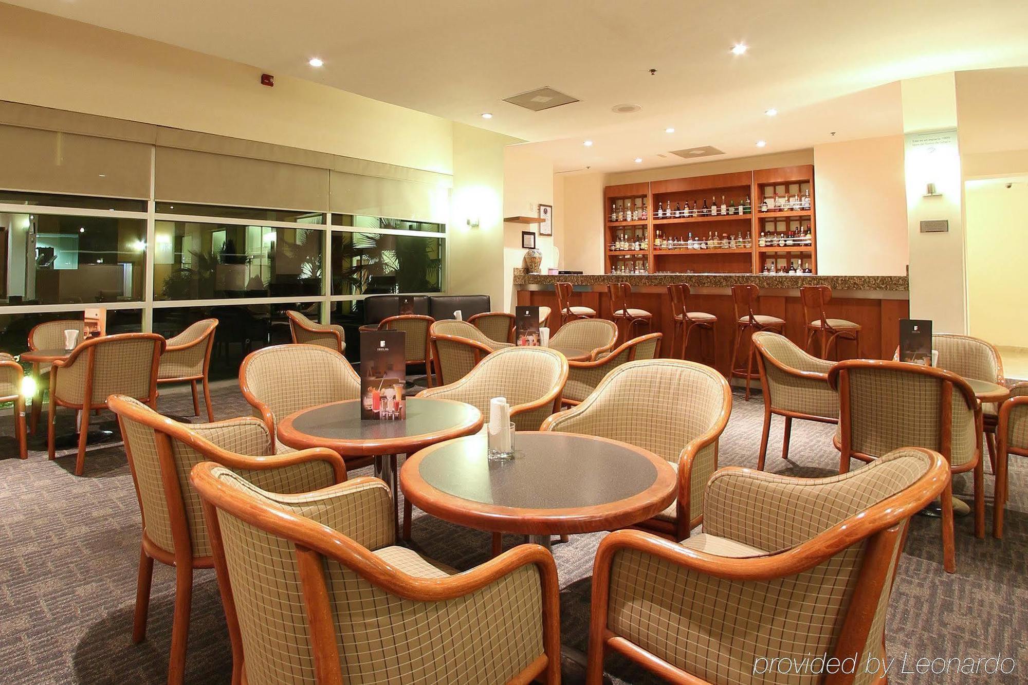 Fiesta Inn Express San Luis Potosi Oriente Bagian luar foto