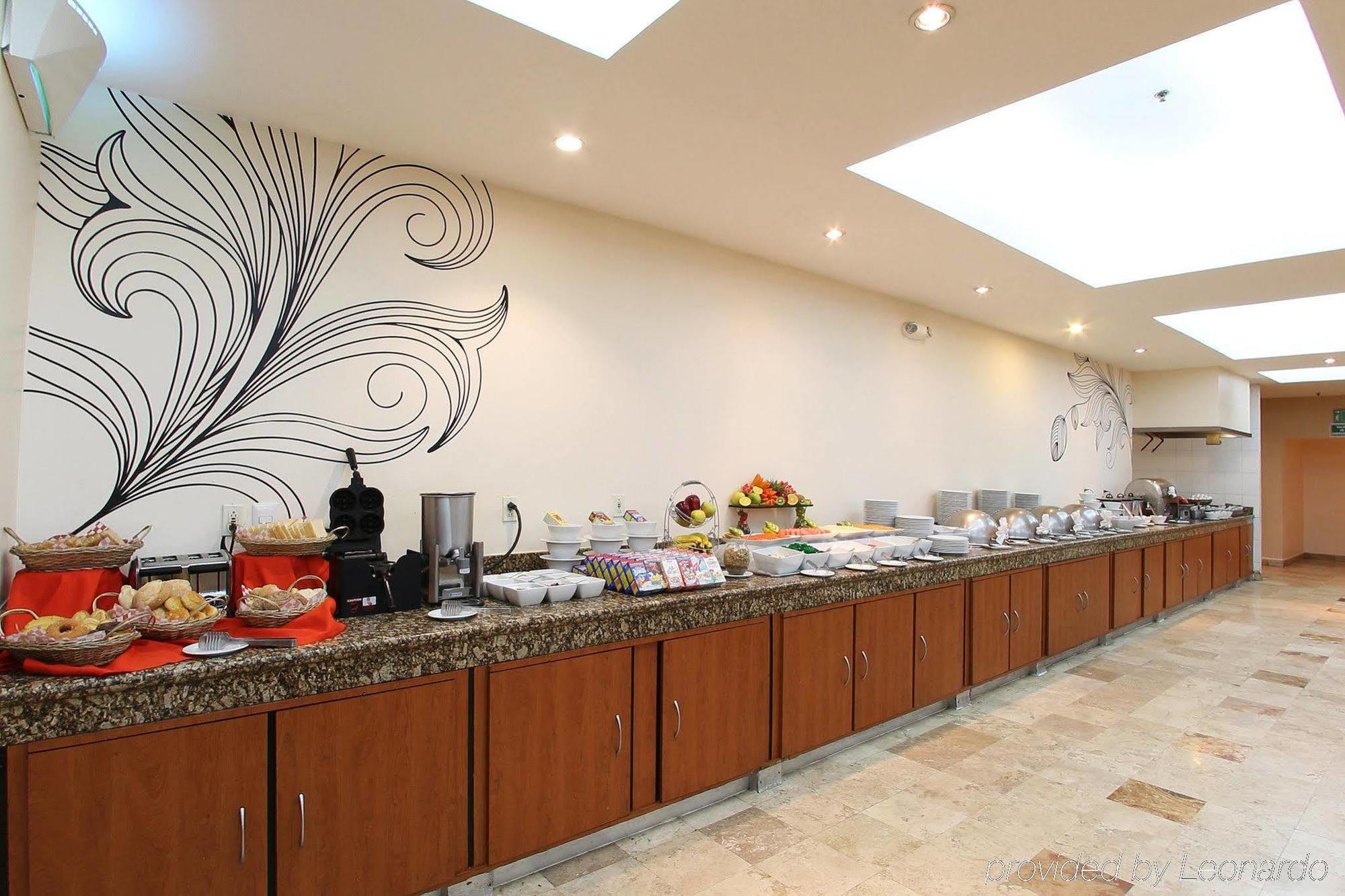 Fiesta Inn Express San Luis Potosi Oriente Bagian luar foto