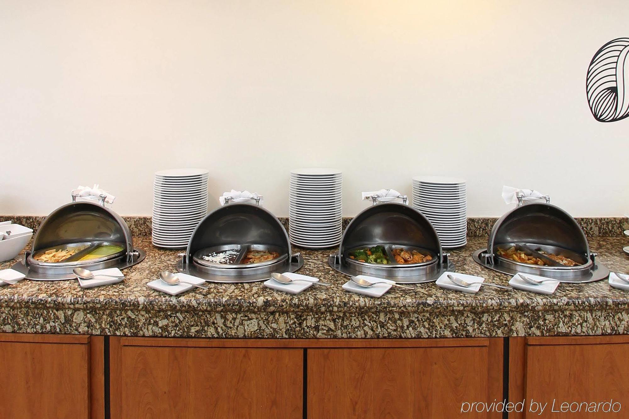 Fiesta Inn Express San Luis Potosi Oriente Bagian luar foto