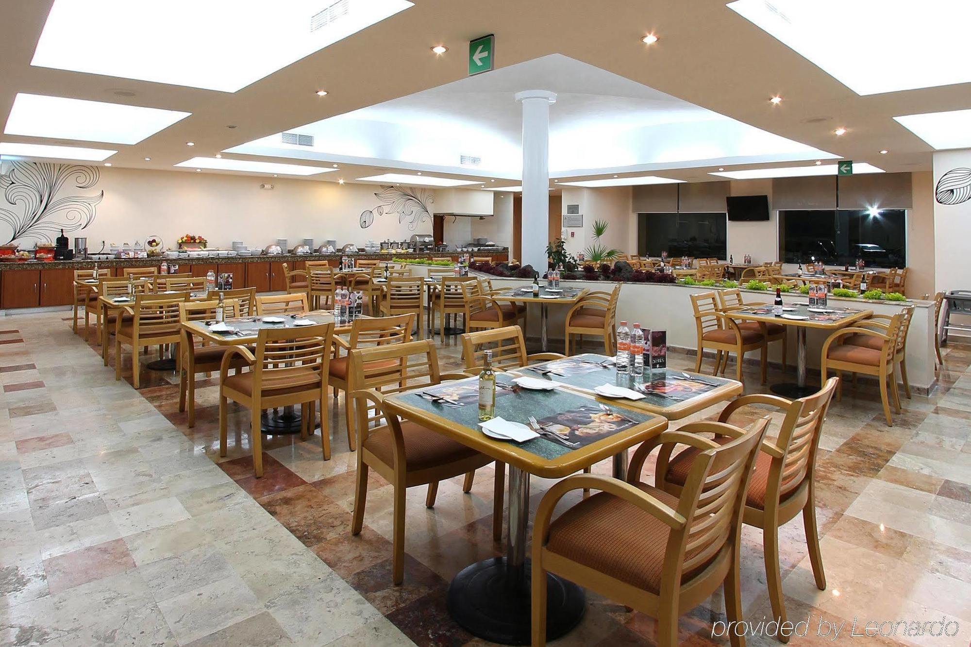 Fiesta Inn Express San Luis Potosi Oriente Bagian luar foto