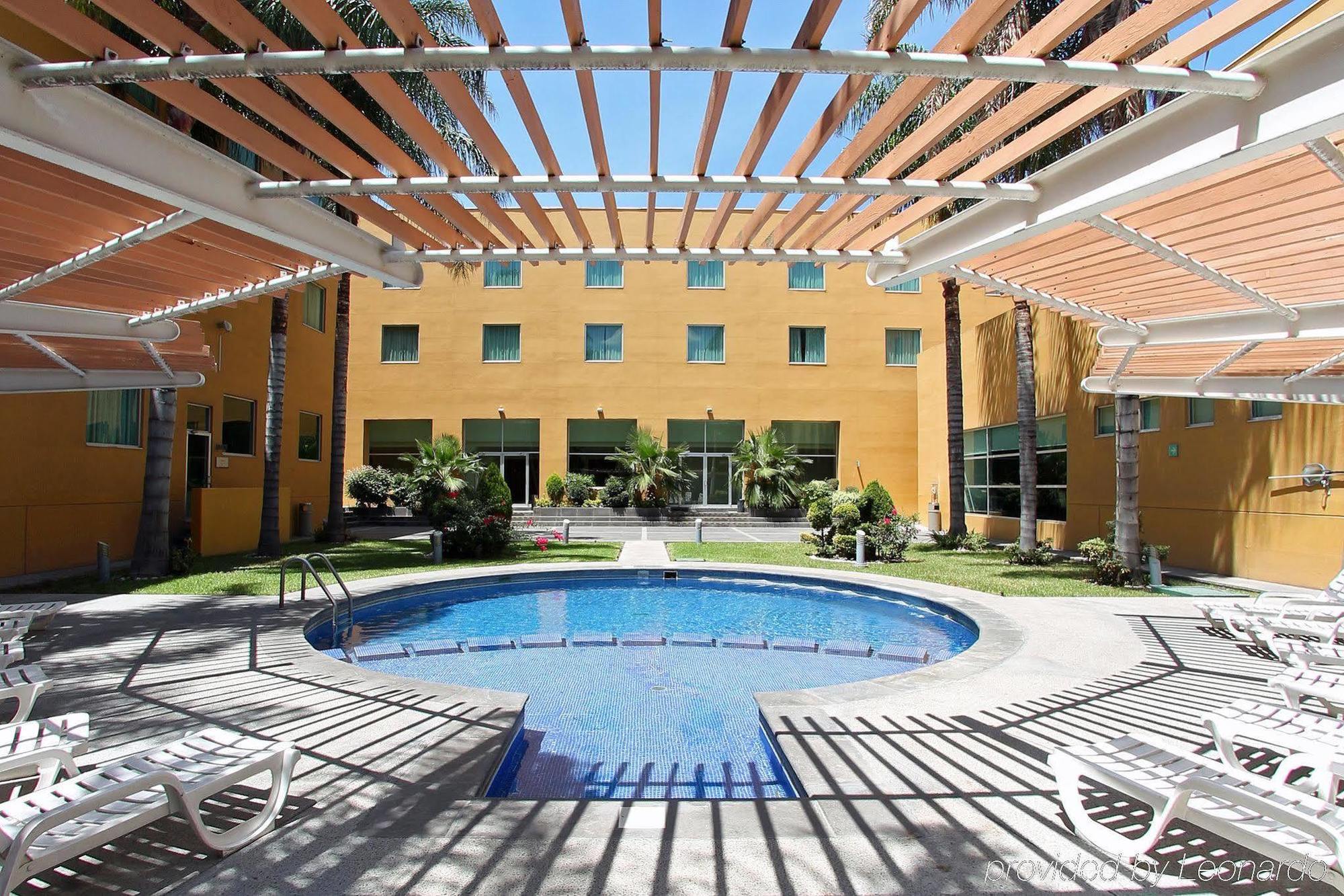 Fiesta Inn Express San Luis Potosi Oriente Bagian luar foto